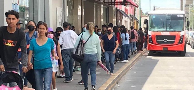 Tiendas del centro de Hermosillo a reventar por regreso a clases