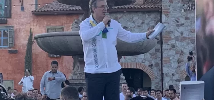 Marcelo Ebrard presenta libro en Hermosillo