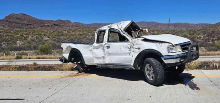 Hospitalizan a dos tras volcamiento en carretera Hermosillo-Guaymas