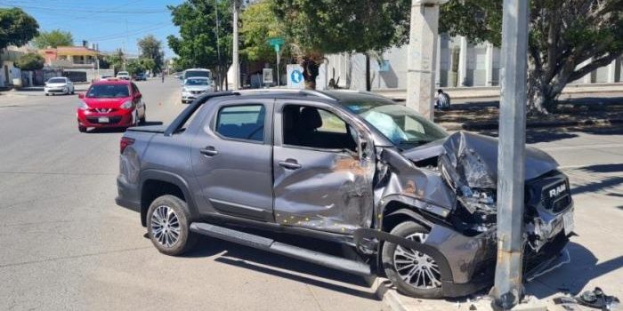 Aumentan choques contra postes y letreros en Hermosillo