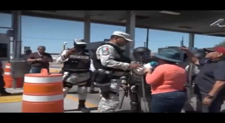 Prevalece la represión contra activistas en casetas de cobro de Sonora.