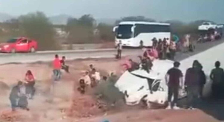 Tráiler pierde control y se accidenta con más de 130 migrantes en Sonora