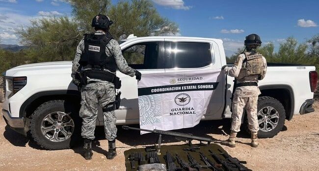 Guardia Nacional y Ejército aseguran armamento y camionetas en Sonora