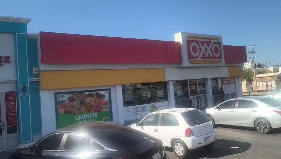 Bomberos denuncian discriminación en Oxxo en Hermosillo por estar “sudados y sucios”
