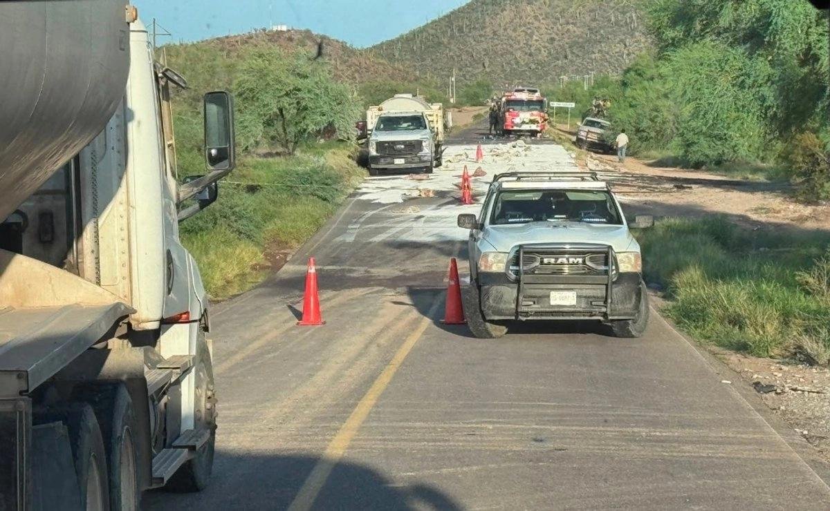 Sonora: accidente provoca derrame de ácido sulfúrico y cierre de carretera Caborca–Y Griega
